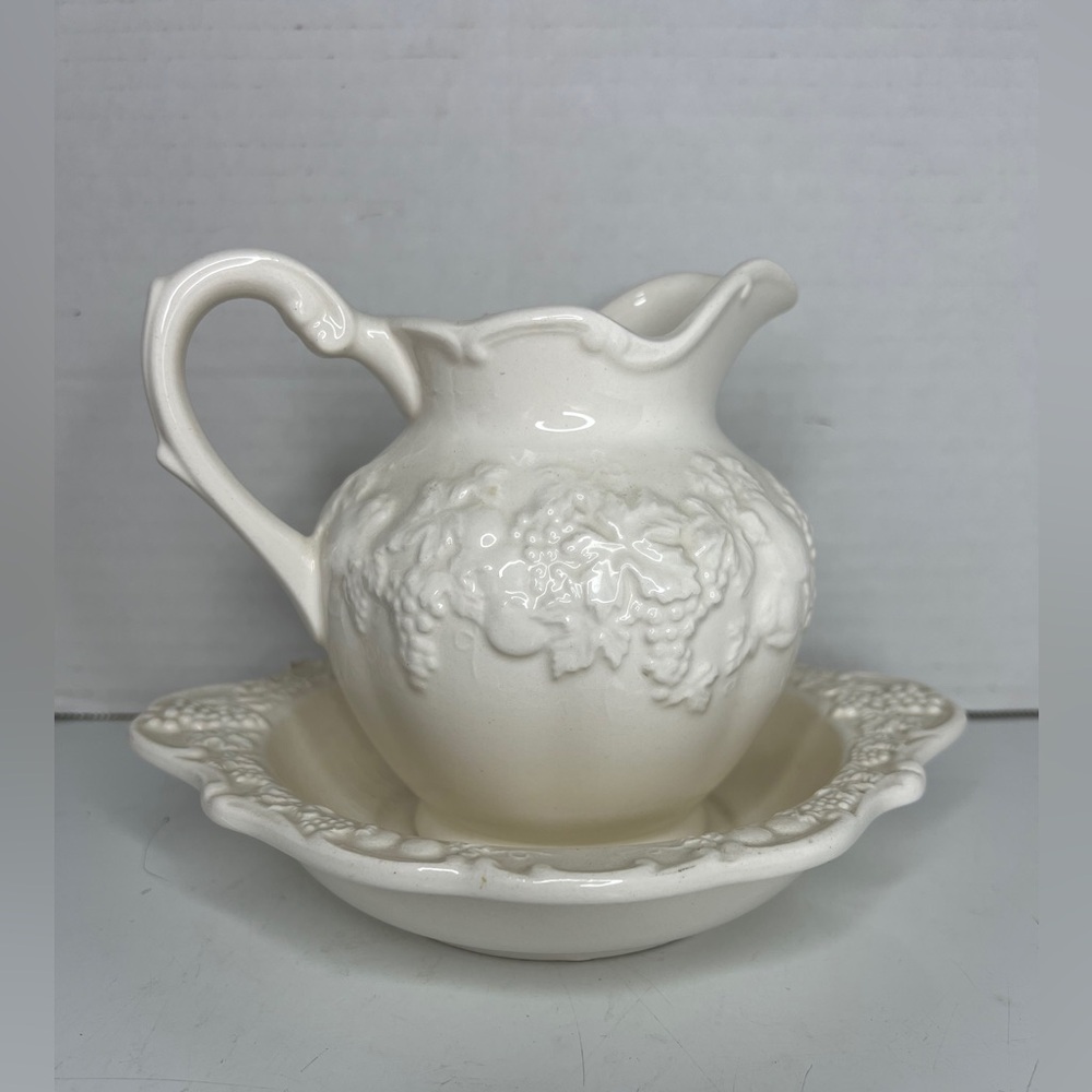 Vintage Lefton Pitcher And Basin Grape Leaf & Vine Design H6666